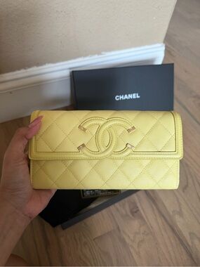 CHANEL  CAVIAR Yellow Quilted CC Flap Wallet